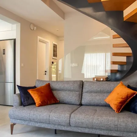 Lovely With Private Pool In Cesme فندق