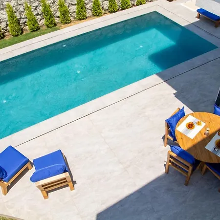 Lovely With Private Pool In Cesme 4* ألاتشاتي
