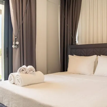 Hotel Lovely With Private Pool In Cesme 4*