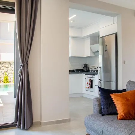 Lovely With Private Pool In Cesme Hotel 4*
