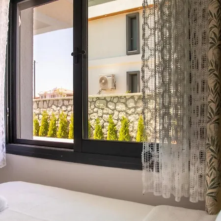Lovely With Private Pool In Cesme