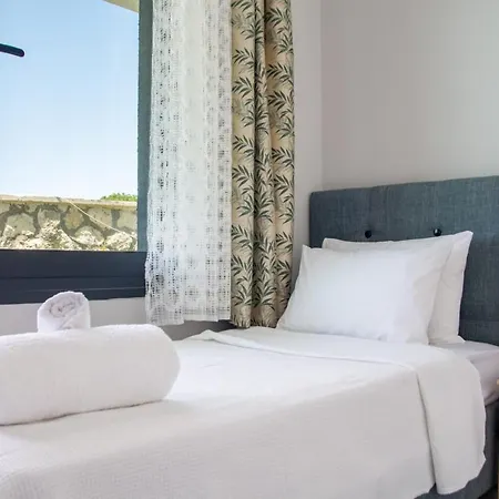 Hotel Lovely With Private Pool In Cesme 4*